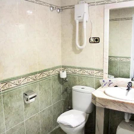 Univers Hotel 3*