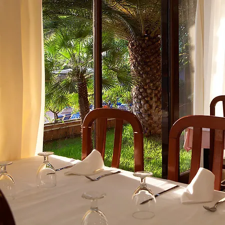 Univers Otel 3*