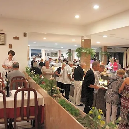 Univers Hotel 3*