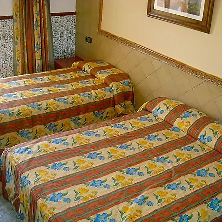 Hotel Univers 3*