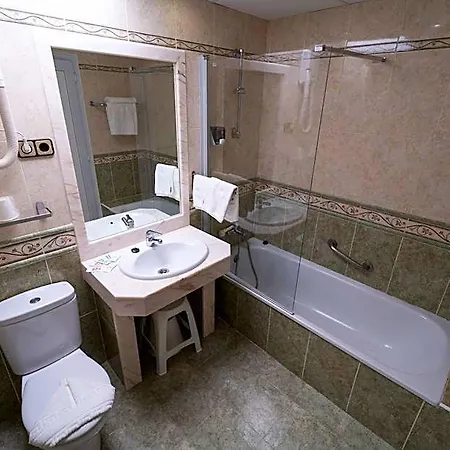 Univers Hotel 3*
