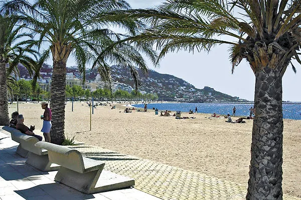 Univers 3* 罗萨斯