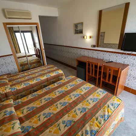 Univers Hotel 3*