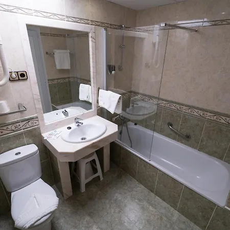 Univers Hotel 3*